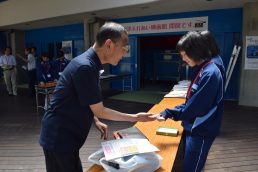 映画で泣いて　中学生と触れ合って笑顔！