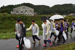 カッパ着て　小里川クリーン作戦