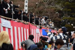 雨が降る☂　餅も降る！