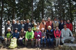 屏風山もトレッキングブーム　山の安全を願って