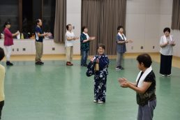 夏まつりで一緒に踊りましょう！！