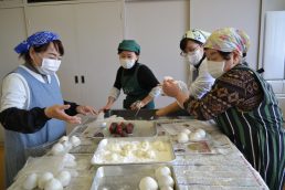 頭はほんのりピンク　イチゴ大福