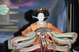 お雛様もマスクで予防！？