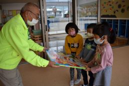 絵本で交通安全