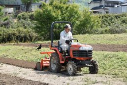 いいなっつ農園　草刈りと畑起こし