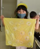 お父さんへのハンカチ染めたよ💛